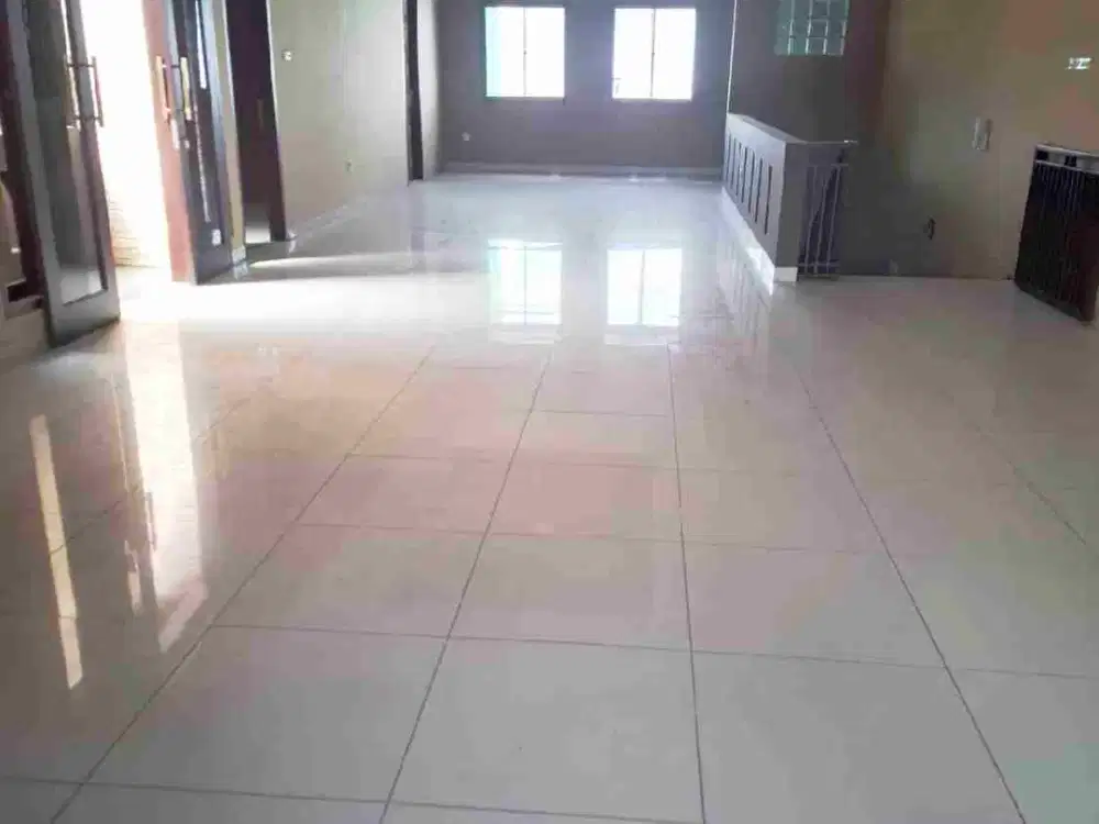di jual rumah 2.5 lantai sayap Sudirman di tengah kota bandung