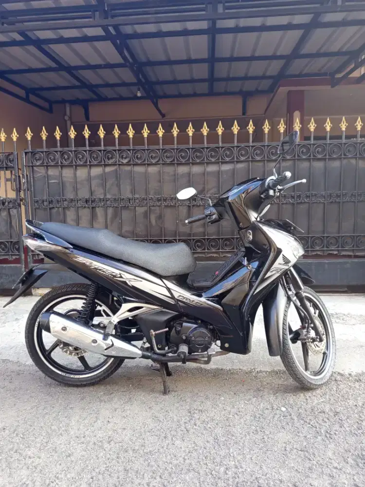 Honda Supra X 125 fi Helm In