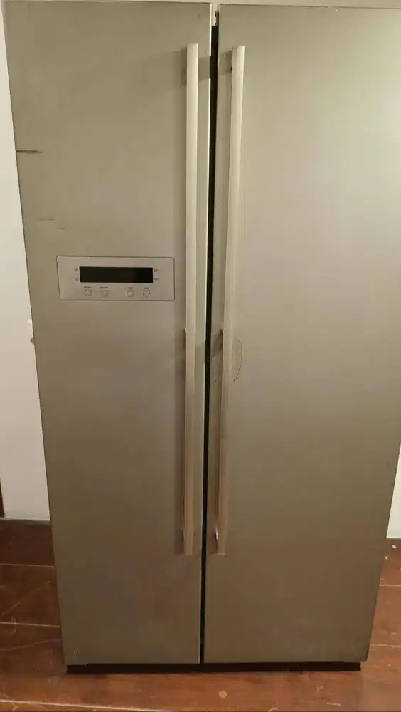 Kulkas 2 pintu electrolux 500 Liter