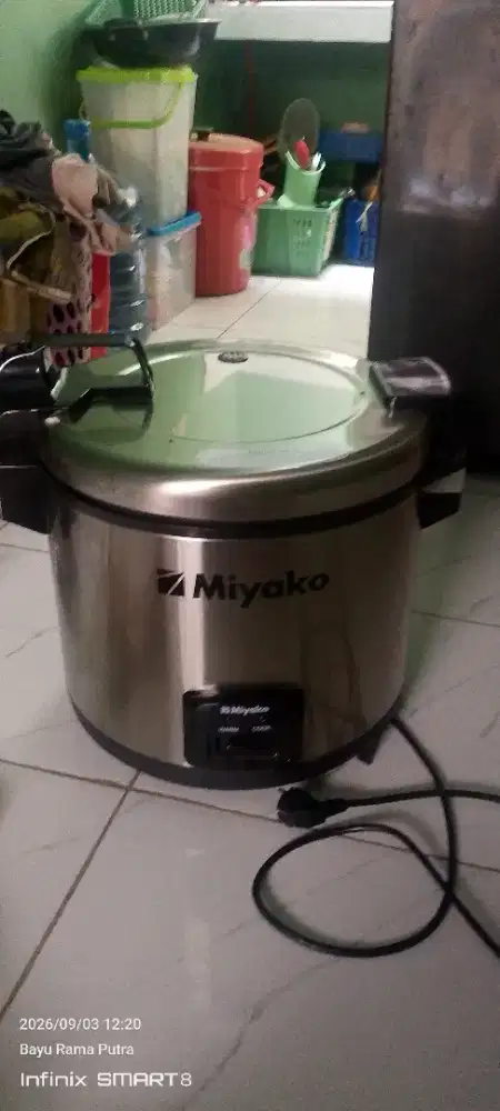 Rice cooker miyako Gress 90% baru 2minggu dipakai 3x