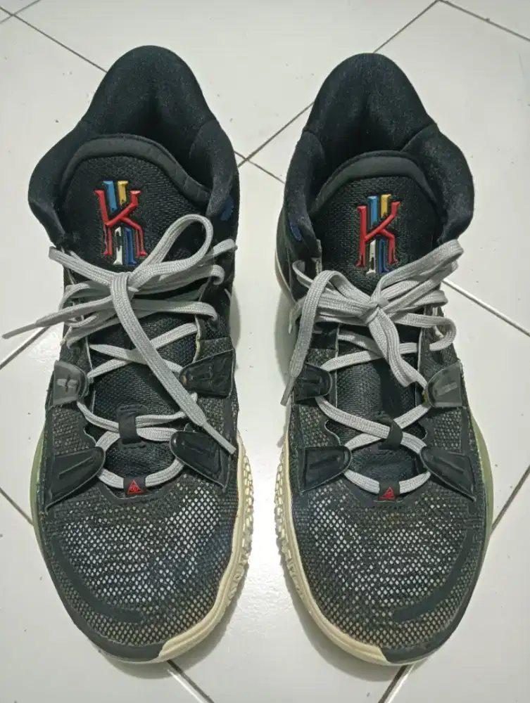 Di jual sepatu basket Nike Kyrie size 45