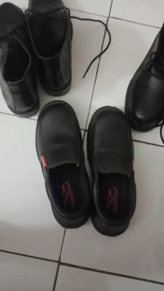 Sepatu pdh dinas