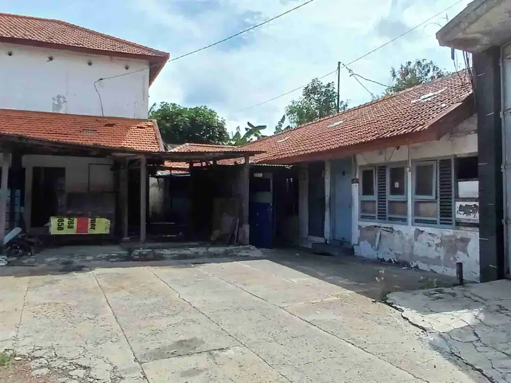 Gudang & kantor & mess karyawan di tengah kota, bebas banjir