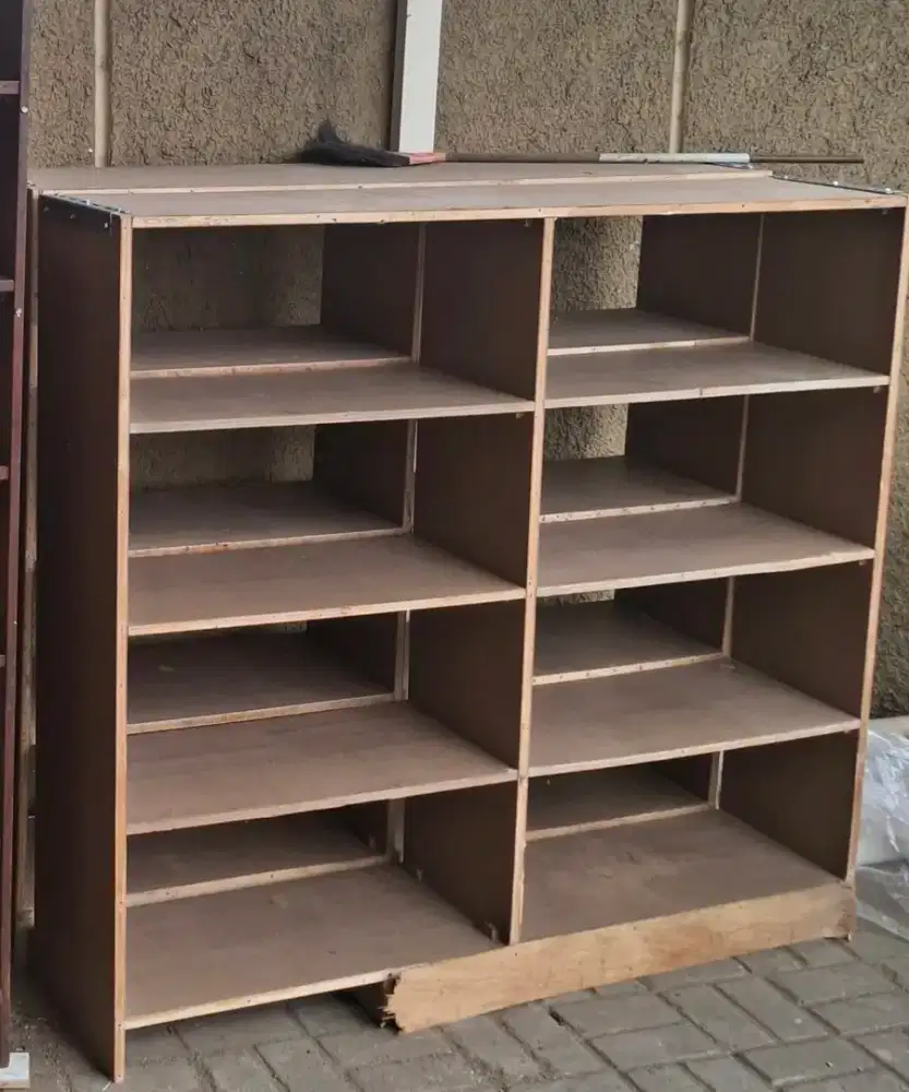 Rak kayu multiplek tebal cocok untuk jualan