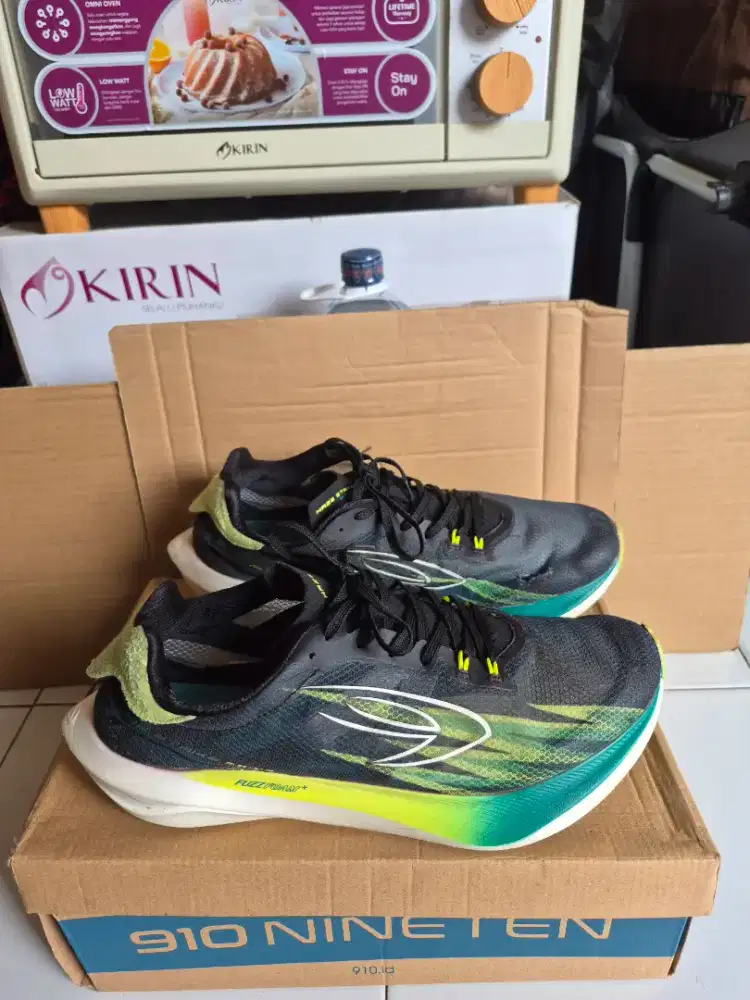 Sepatu Running 910 Haze Strike Prime
