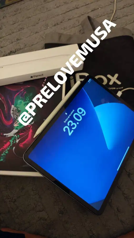 iPad Pro 2018 11 inch 256GB Wifi + apple pencil gen 2 + magic keyboard