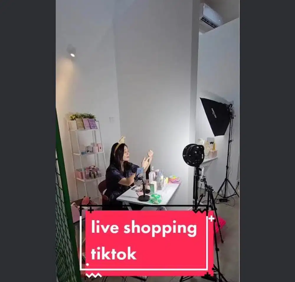 HOST LIVE STREAM BERPENGALAMAN- PART TIME