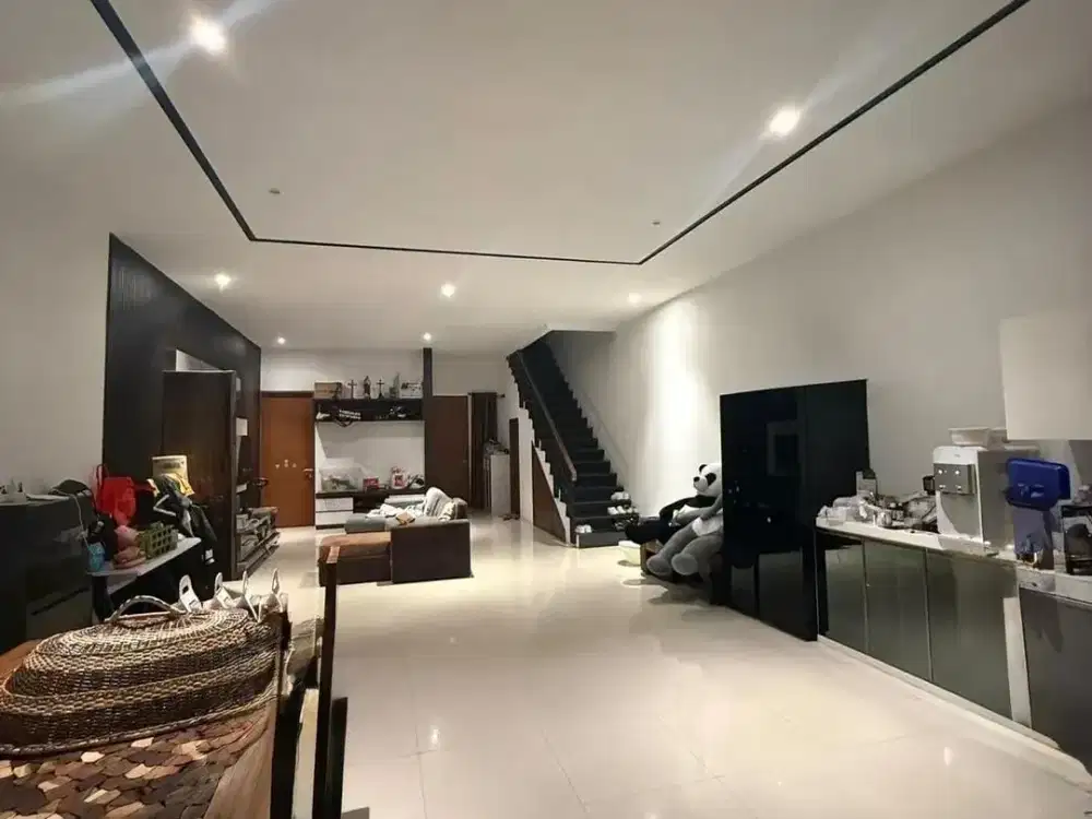Jual Rumah Minimalis Modern Bagus Cantik Terawat Siap Huni Bangunan 2 Lantai Lokasi Strategis di Setraduta Bandung