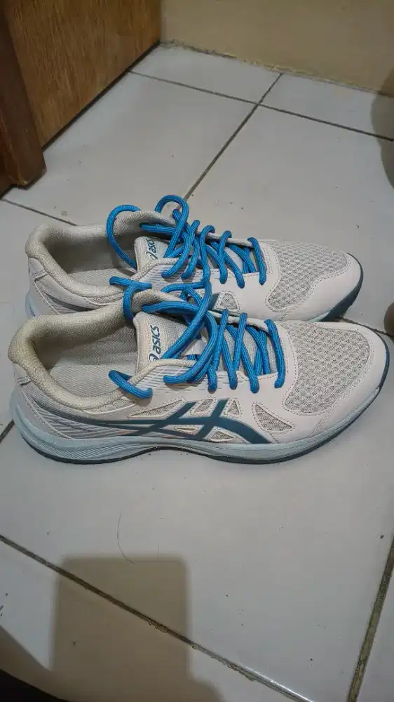 Sepatu Asics Upcourt 6 Badminton size 42
