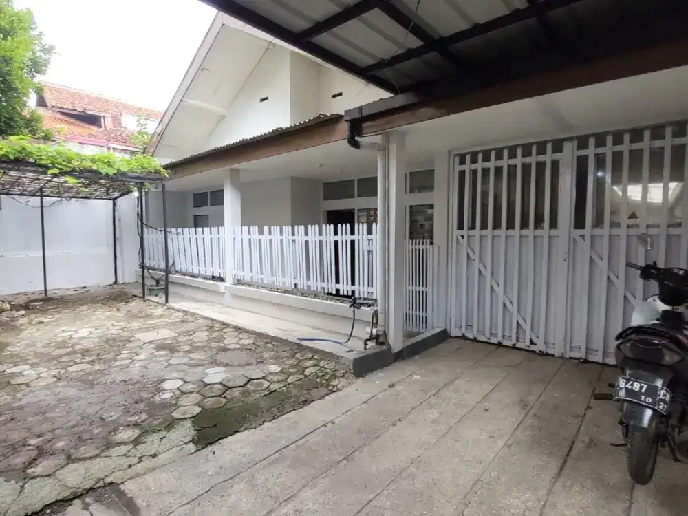 Jual Rumah Dibawah NJOP Bagus Luas Terawat Siap Huni Lokasi Dekat Tol Cocok Untuk Kost,Investasi Lokasi Strategis di Jalan Sekelimus Sayap Buah Batu