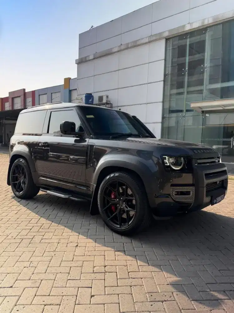 LAND ROVER DEFENDER 90 P300