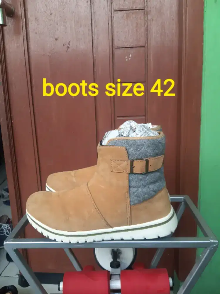Sepatu boots size 42