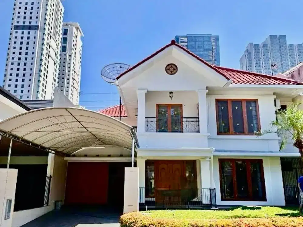 DISEWAKAN RUMAH PAKUWON INDAH 2LT 4KT FULL FURNISH MEWAH