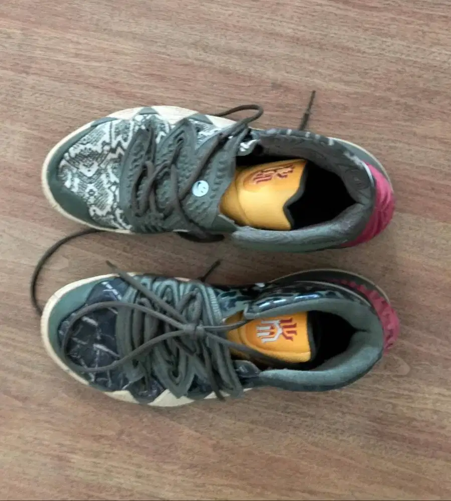 Nike limited edition ori kondisi 80 persen masi bagus nomor 42
