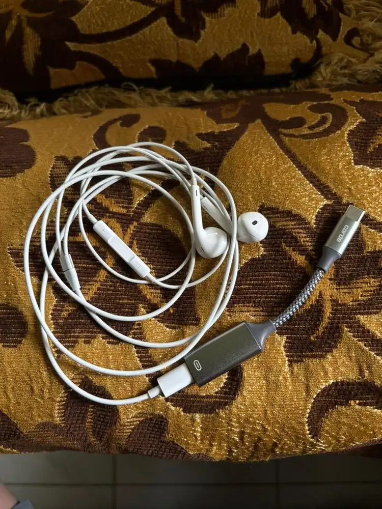 APPLE Earpods with Lightning Connector second