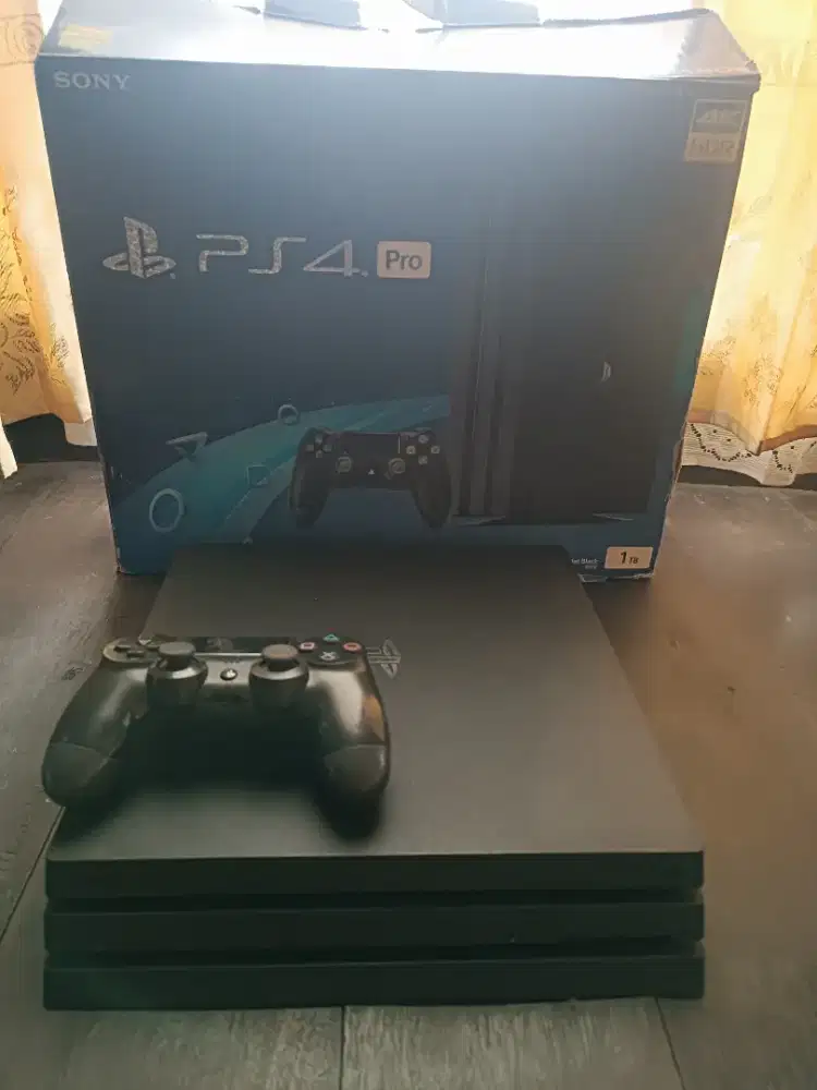 PS4 pro 1tb h-1e n