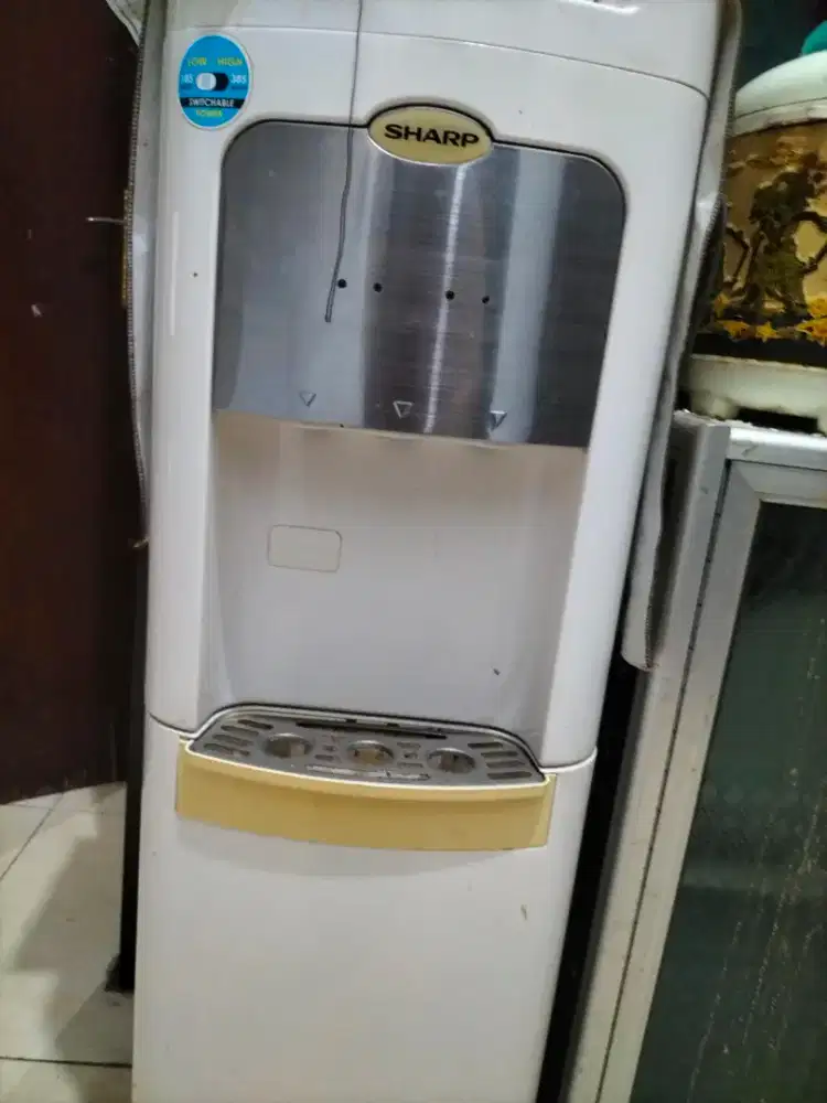Dispenser galon bawah merk Sharp