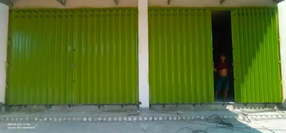 pintu besi harmoni