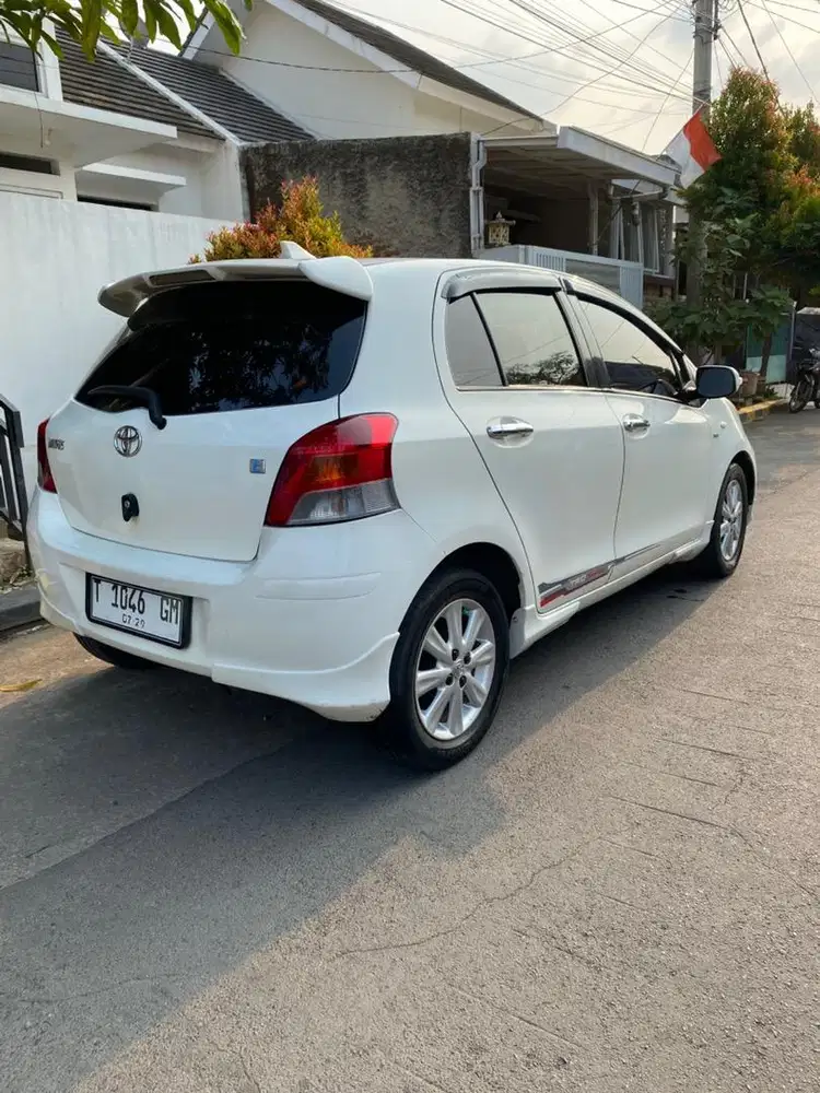 Jual Toyota Yaris E MT 2011