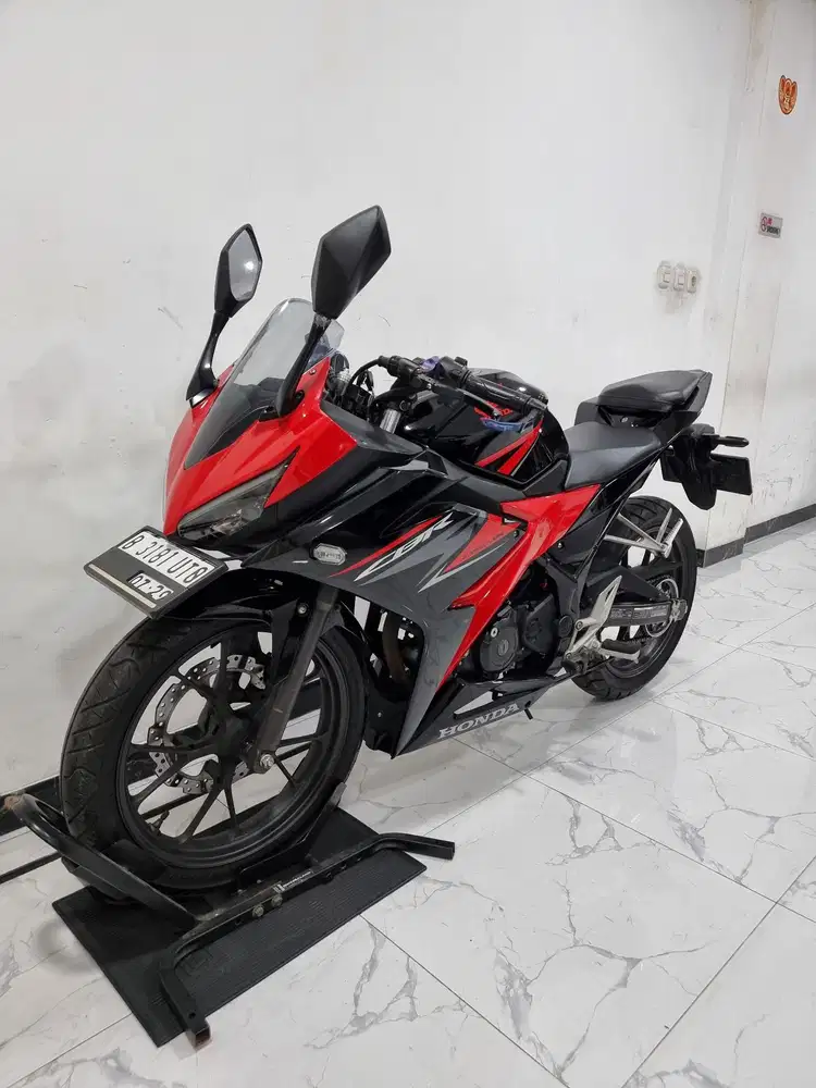 KM 5 RIBU !! Honda CBR 150 R LED Fi 2019 bln 7 Dijamin seperti baru