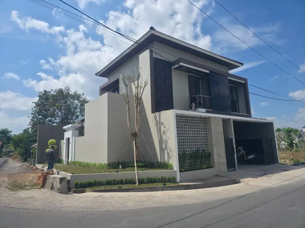 Rumah Mewah Hook Fully Furnished dekat Stadion Maguwoharjo Sleman