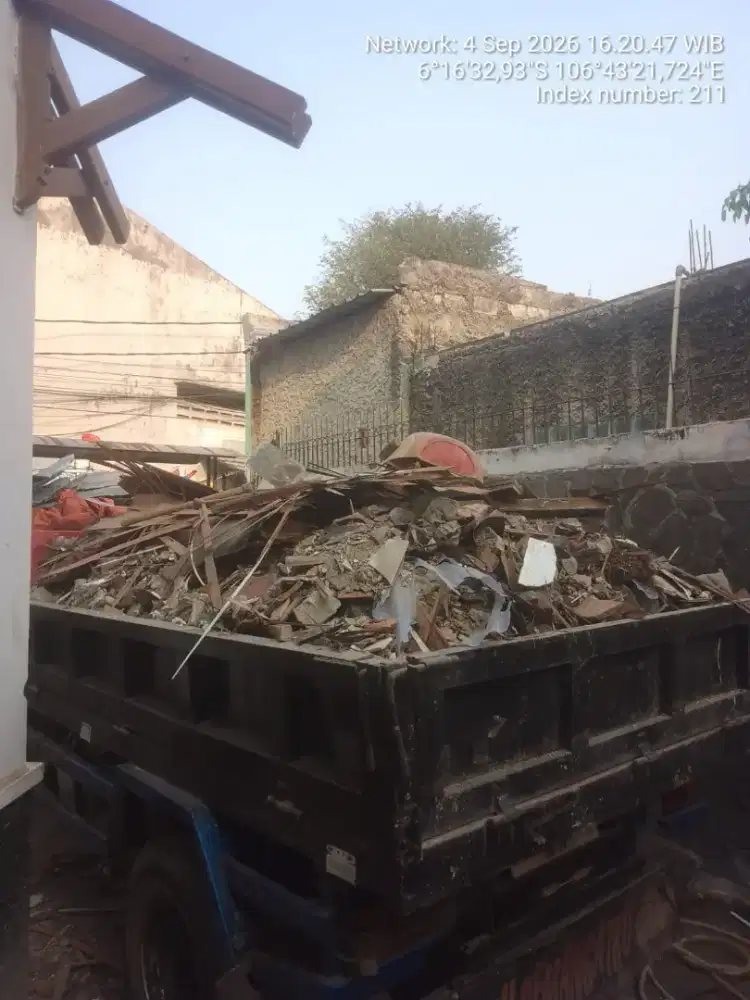 Buang puing proyek dan angkutan sampah