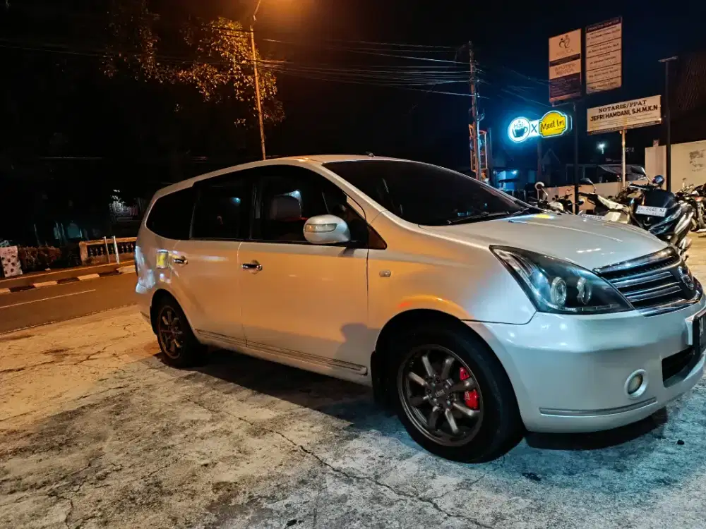 Grand Livina Ultimate 1,8