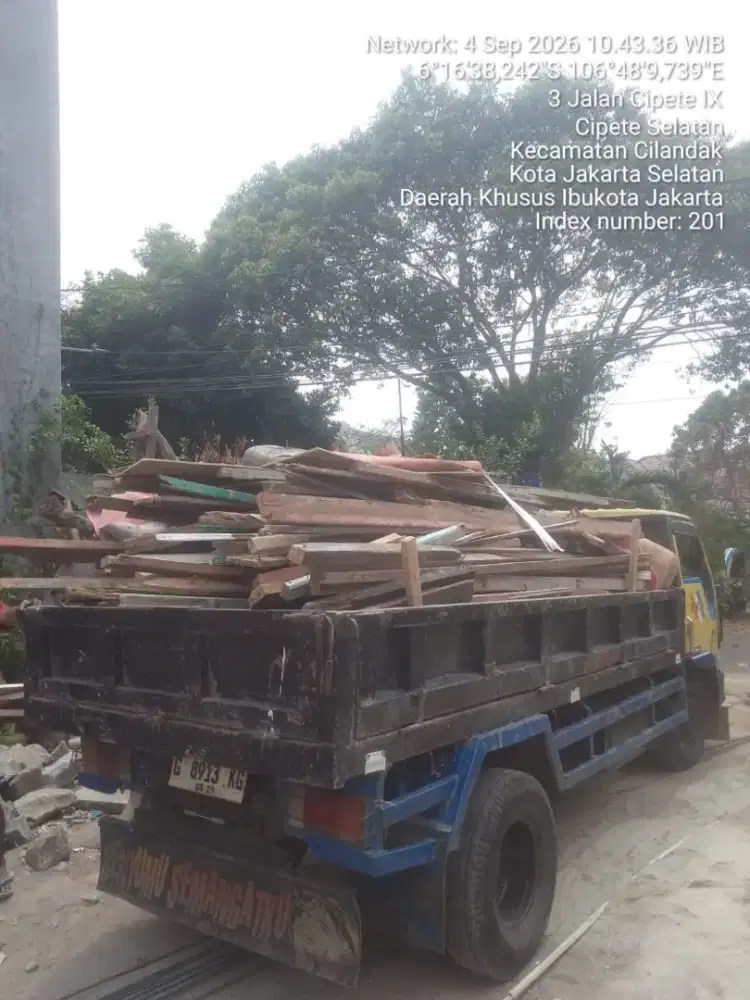Jasa buang puing dan buang sampah