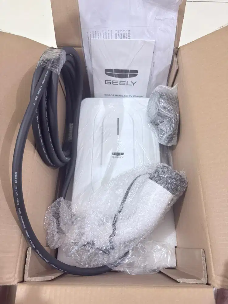 Wall charger mobil listrik