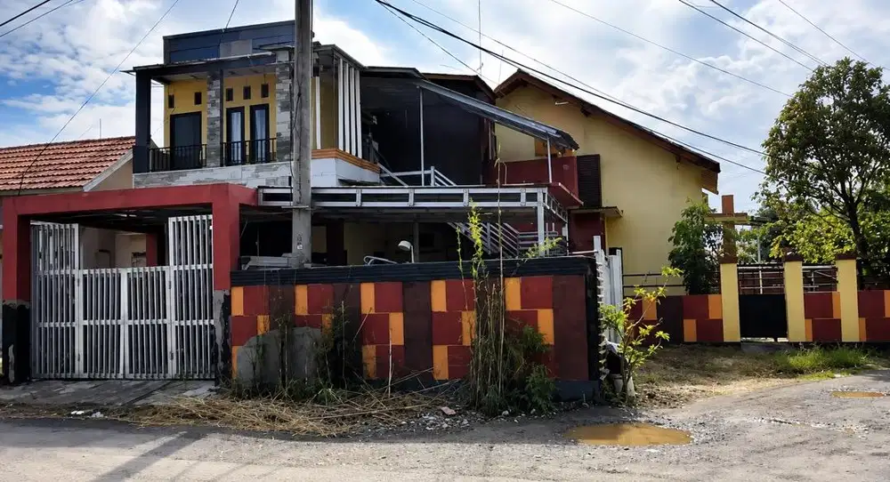 DIJUAL RUMAH TINGKAT LOKASI DEKAT BORLES