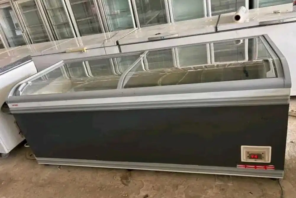 Freezer Sleding Kaca AHT 1000liter