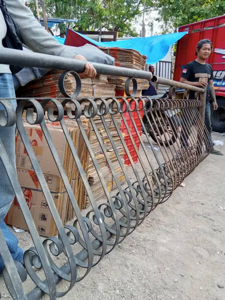 Railing balkon besi plat lingkar