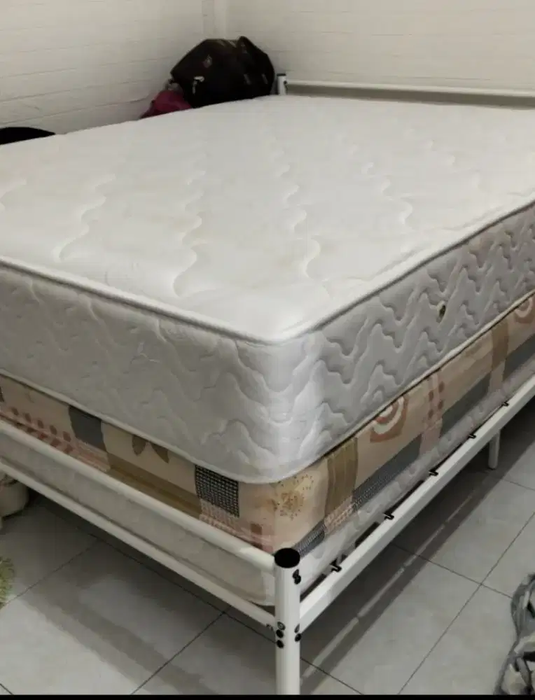 Spring bed dan ranjang besi 160x200