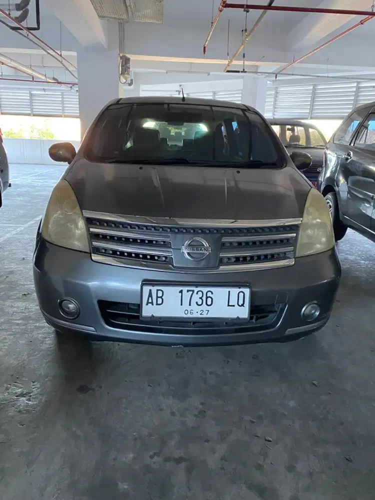 Jual nissan grand livina 1.5 ultimate AT