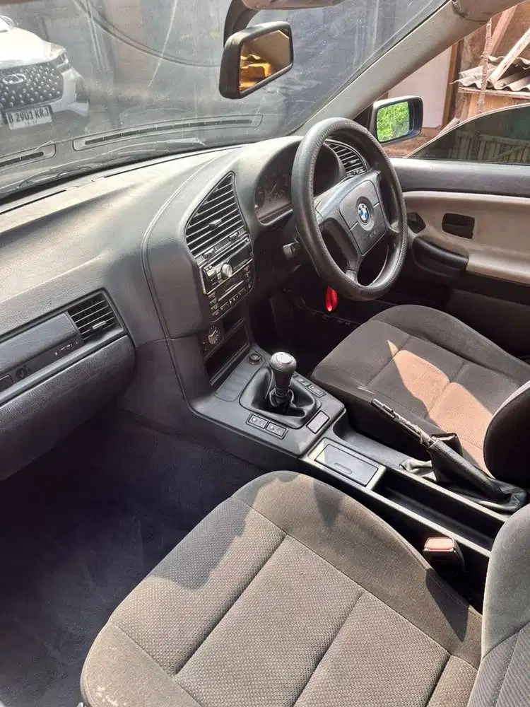 BMW 325i 2012 Bensin