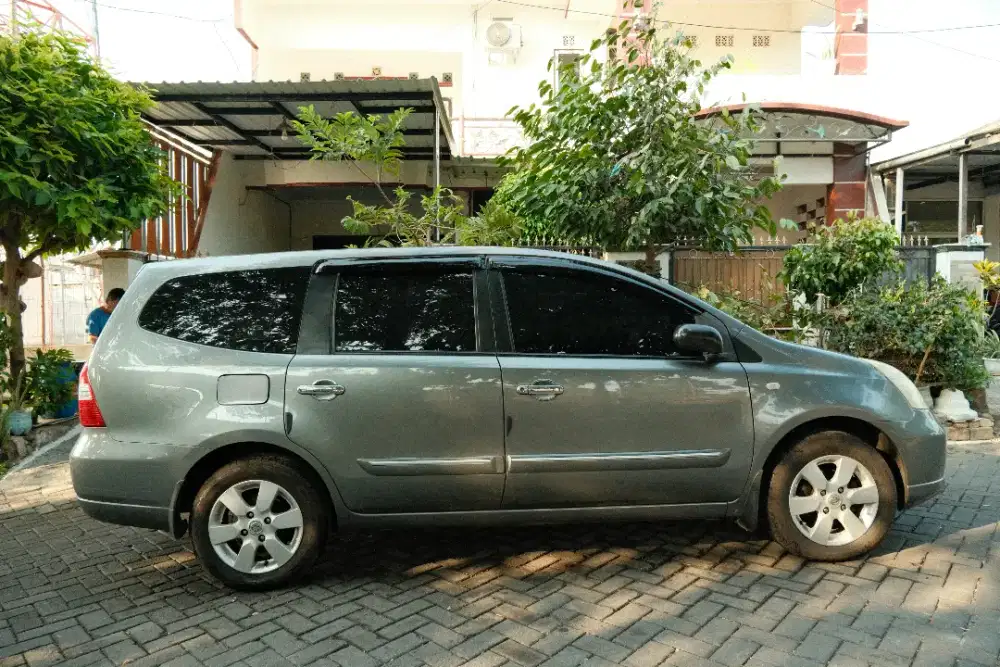 Grand Livina XV M/T 2008 plat H kota