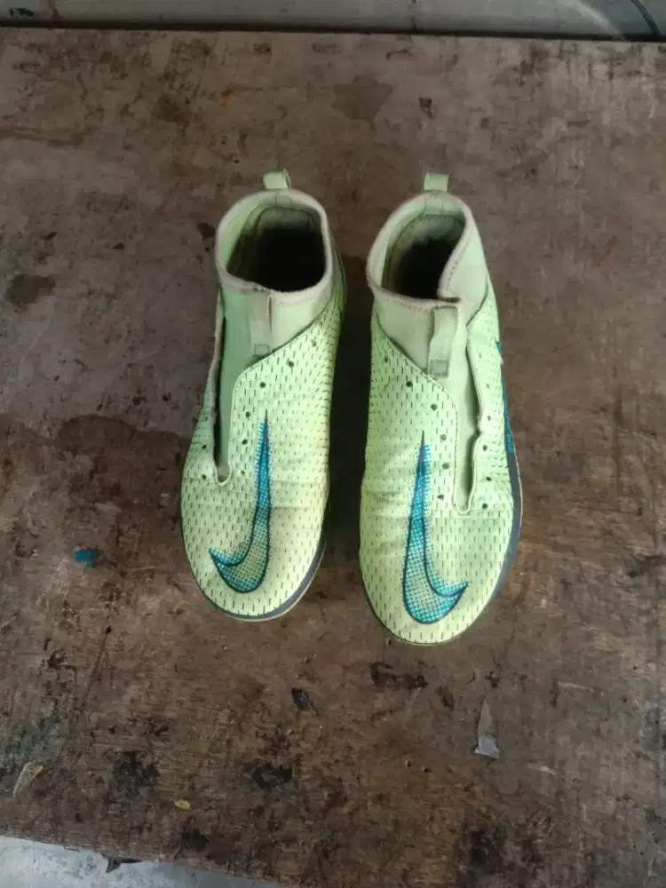 Sepatu Bola Anak. NIKE Phantom no. 37