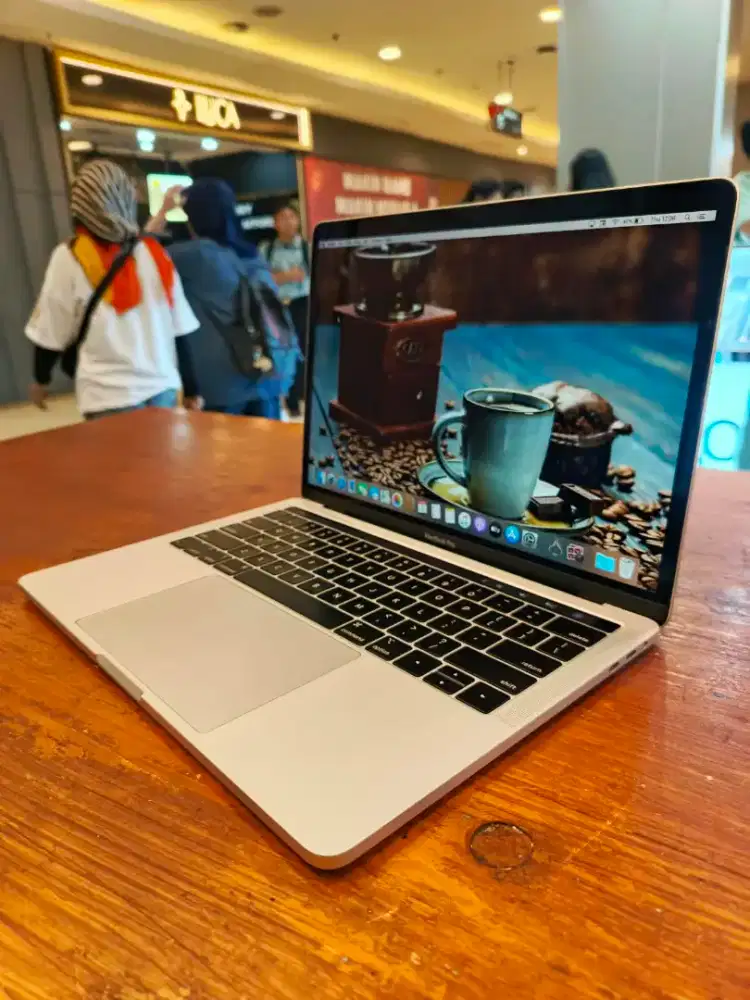 Macbook Pro Retina 13 inch 2019 , touchbar