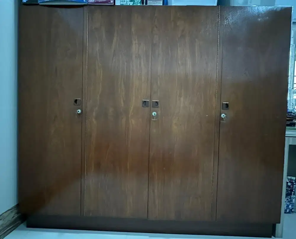 Lemari Pakaian 4 pintu kayu jati