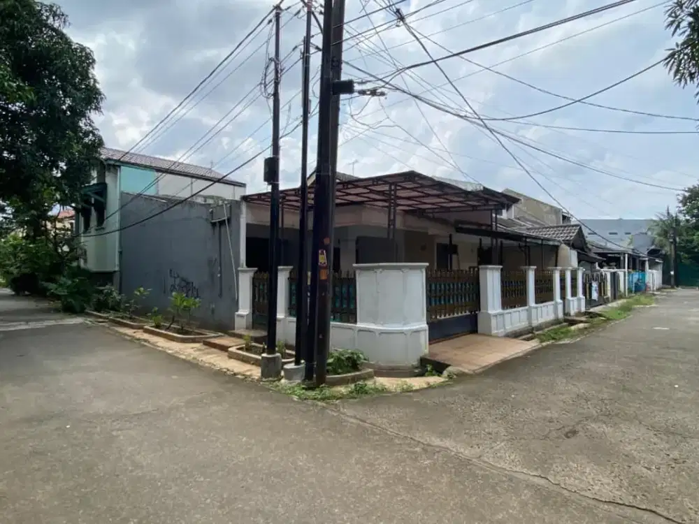 RUMAH HOOK TANAH LUAS DALAM KOMPLEK STRATEGIS di JAKASAMPURNA GALAXY BEKASI