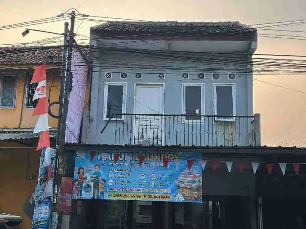 Dijual cepat tanah beserta 2 rumah dan kontrakan 3 pintu di depan jalan raya akses mobil rame dan strategis