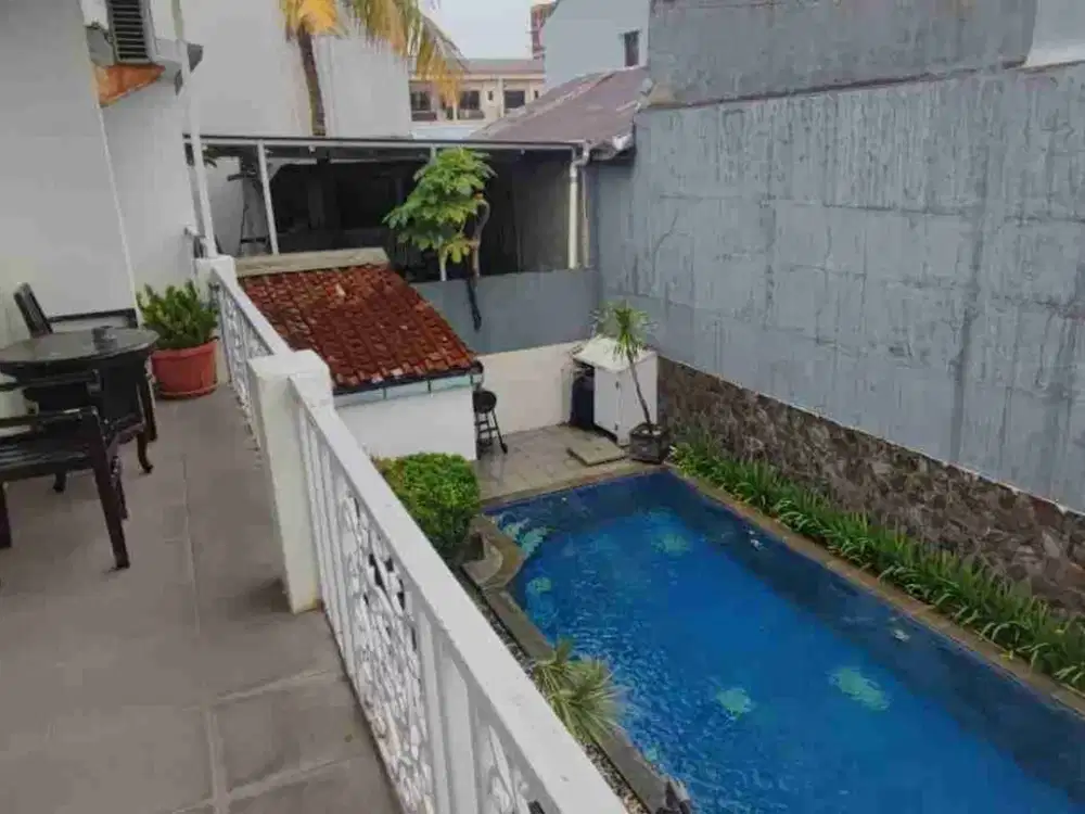 Rumah jl Tupai 12x29 MTR  plus kolam renang dekat serigala, onta, veteran Ratulangi