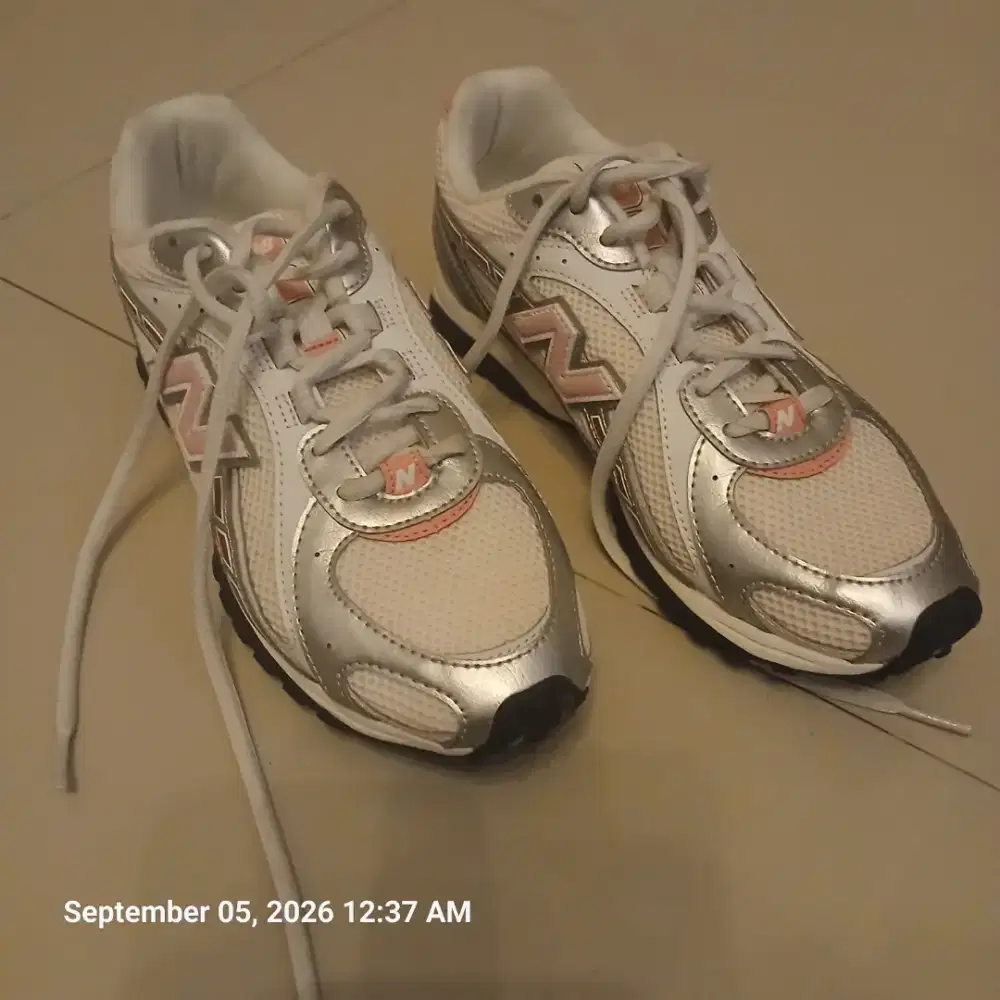 Like New Uk38 pink Sepatu running mantap New Balance 204L Classic