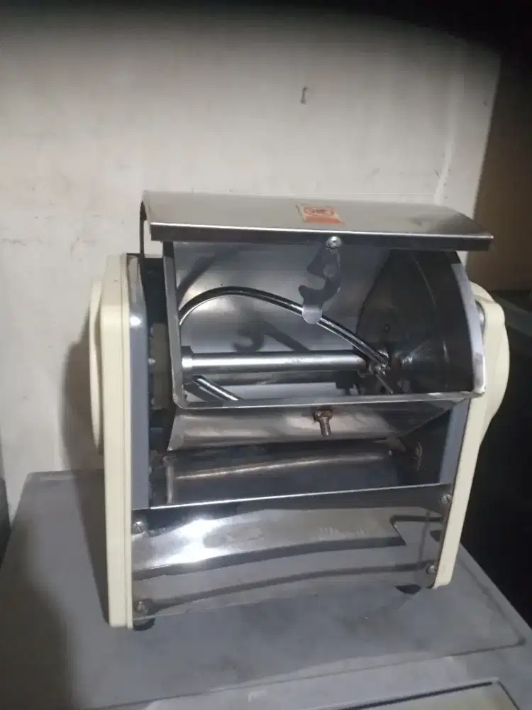 Jual Doug mixxer kapasitas 2 kg masih segel Ori blm lama di pakai