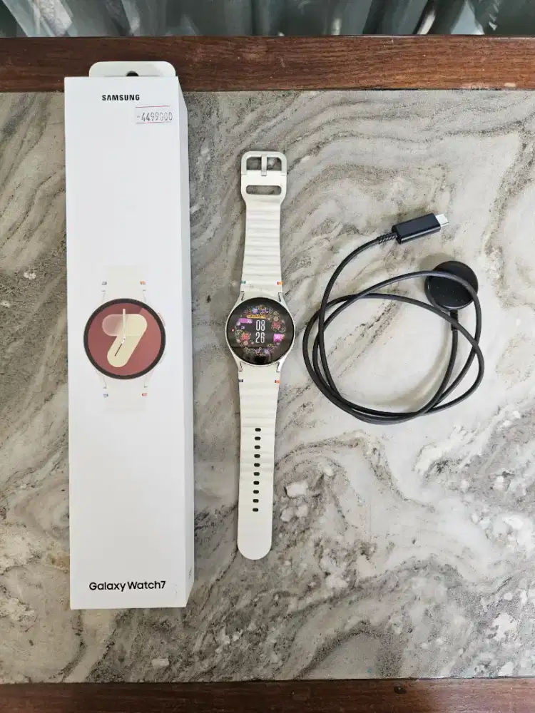 Samsung Galaxy Watch7 40mm Bluetooth warna Cream (SM-L300).