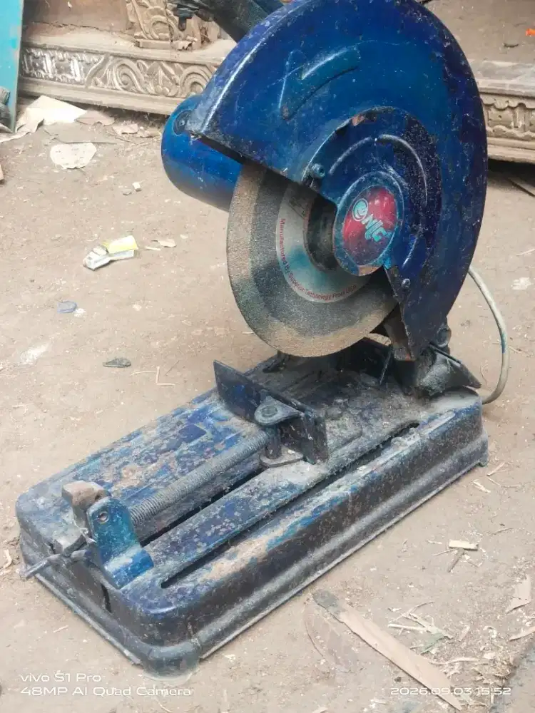 Pemotong besi merk CLG