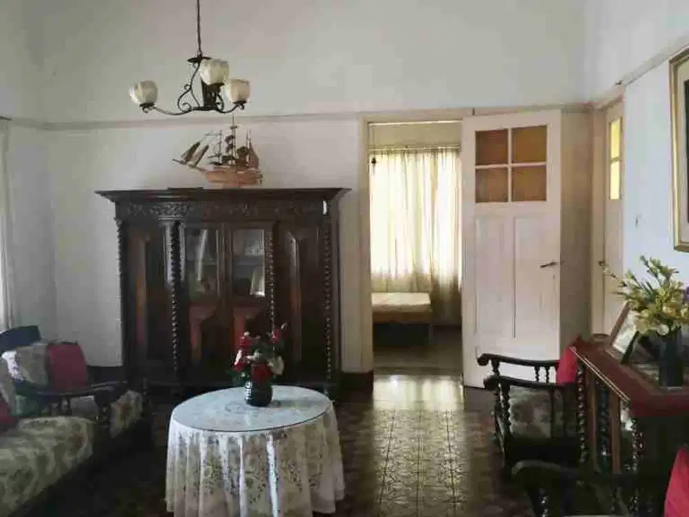 Jual Rumah Belanda lokasi Sayap Riau kota Bandung