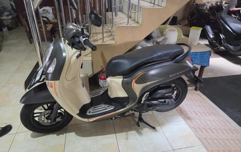 Scoopy 2024 krem Gbm bisa tunai // kredit