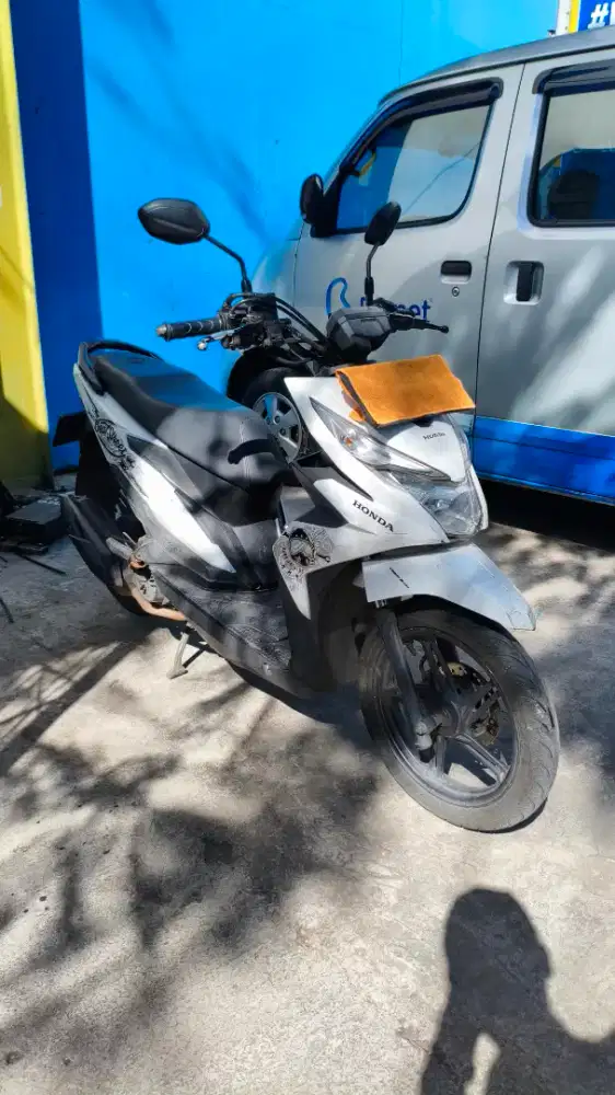 Honda Beat Street Putih 2017
