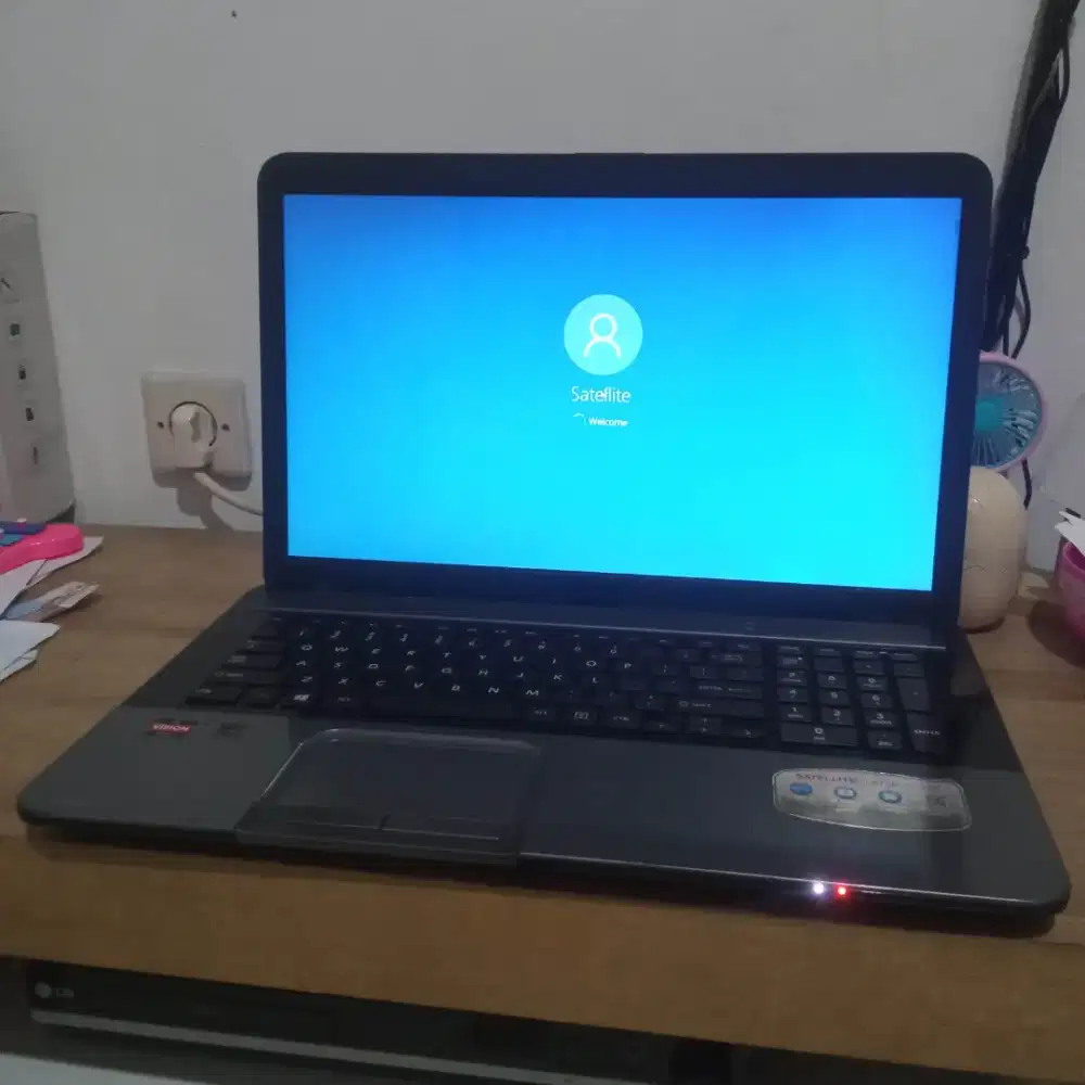 Laptop Toshiba Satellite L785D • 8GB/250GB • LED 17.3
